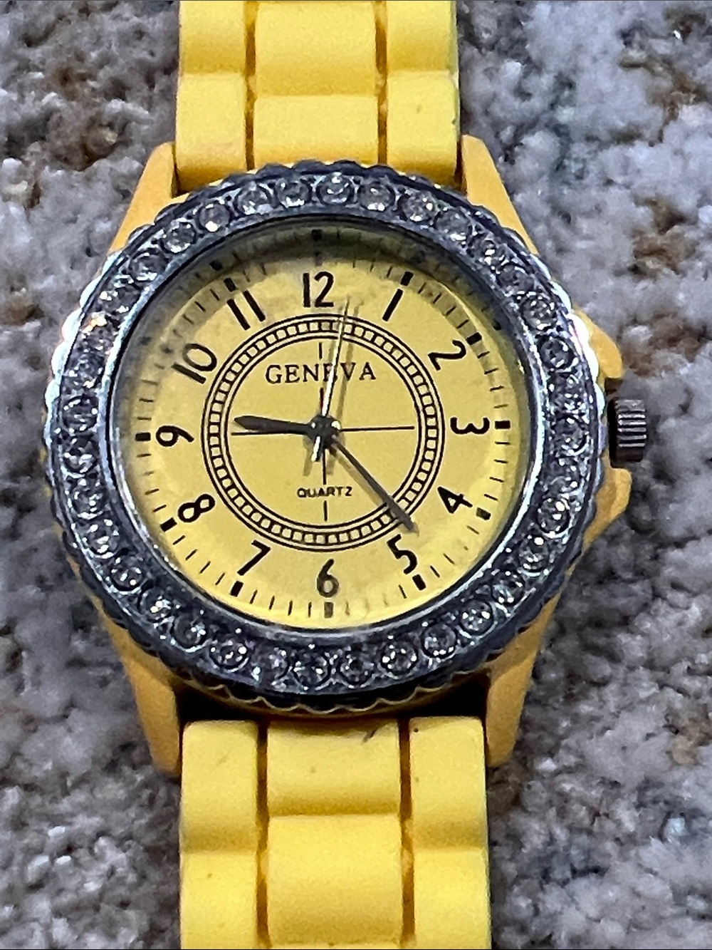 Vintage Geneva Rhinestone Yellow Silicone band quartz movement watch